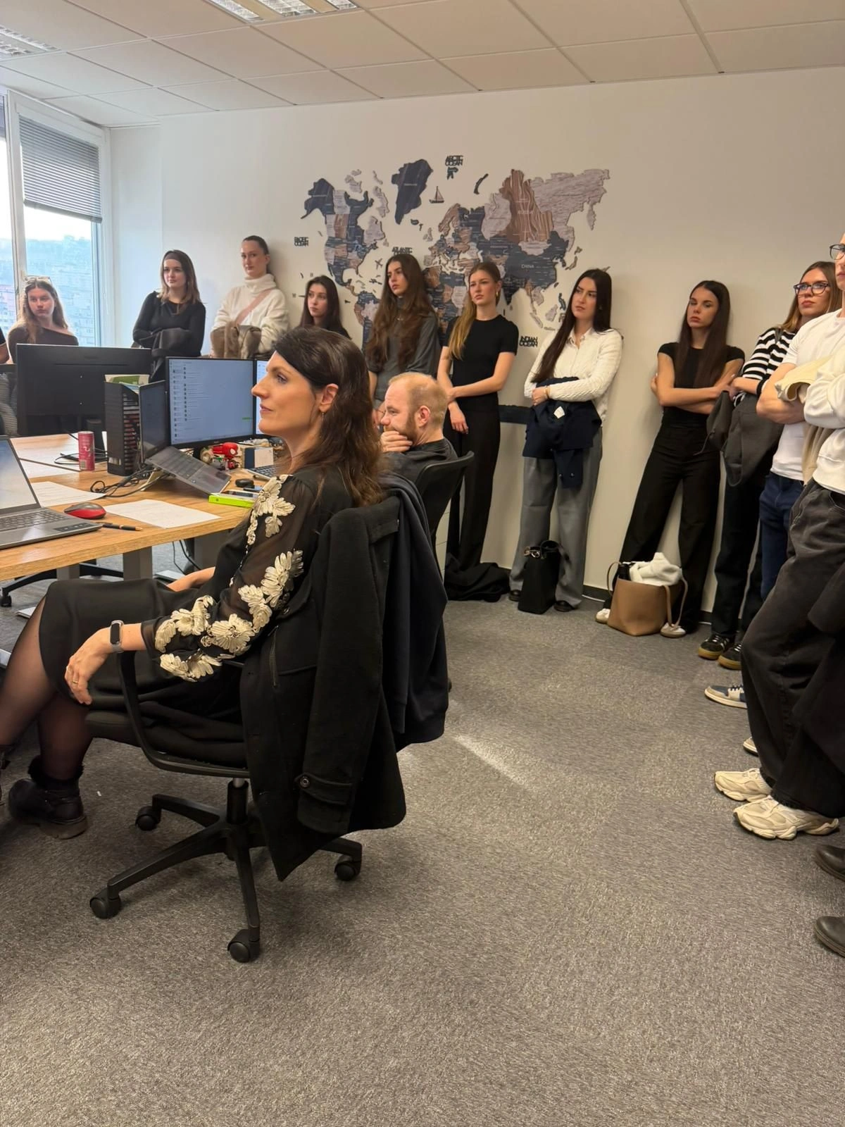 Studenti poznávají fungování firmy